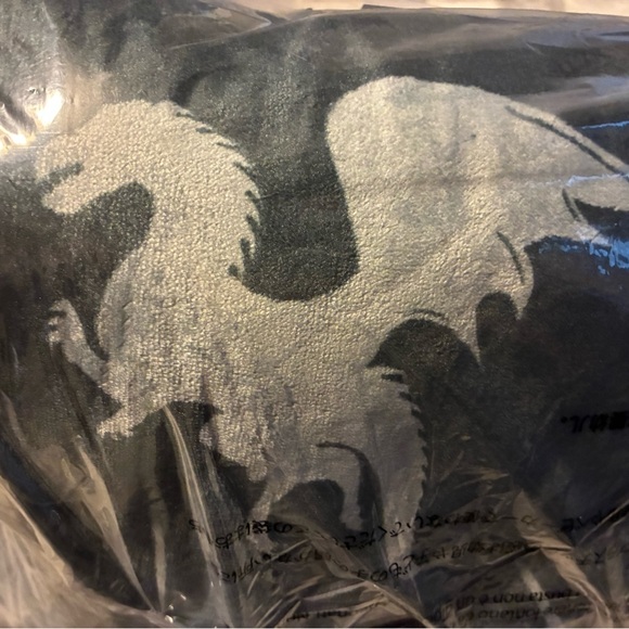 Lug Cuddle Throw Blanket - Dragon Black New - Picture 4 of 4